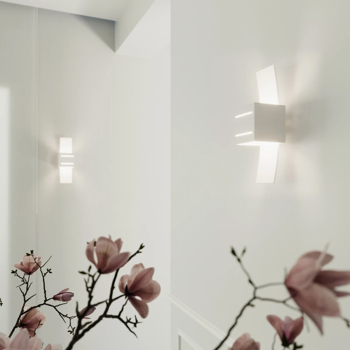 Aluminium Wall Light With Loreto Glass Lamp - Deep Space