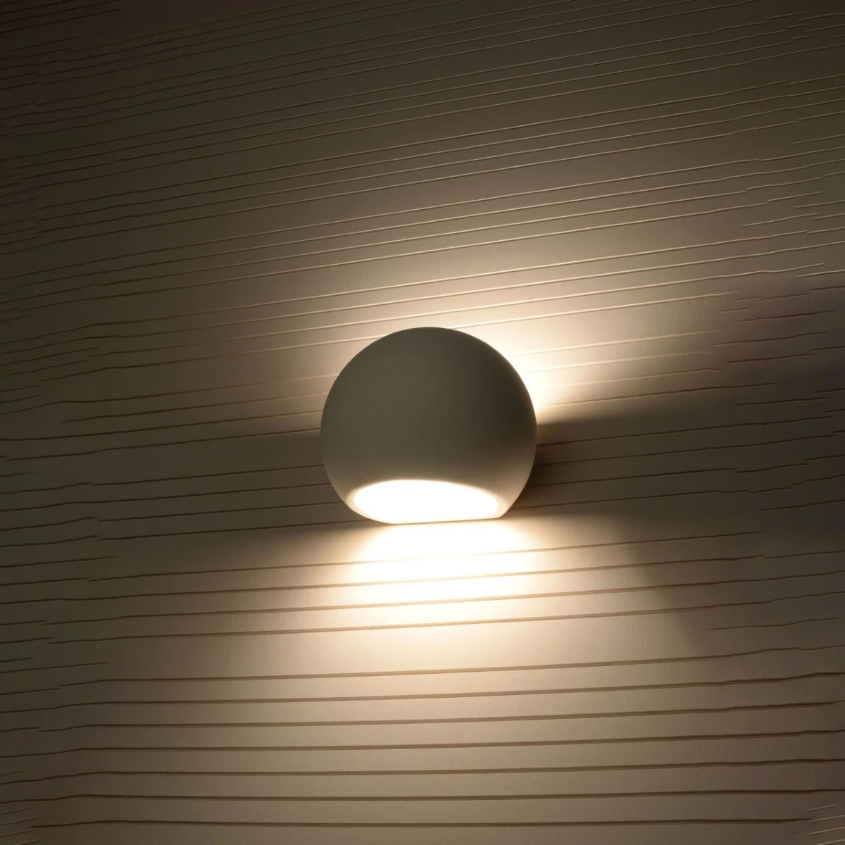 Ceramic Wall Light With Globe Lamp - Cafe Au Lait
