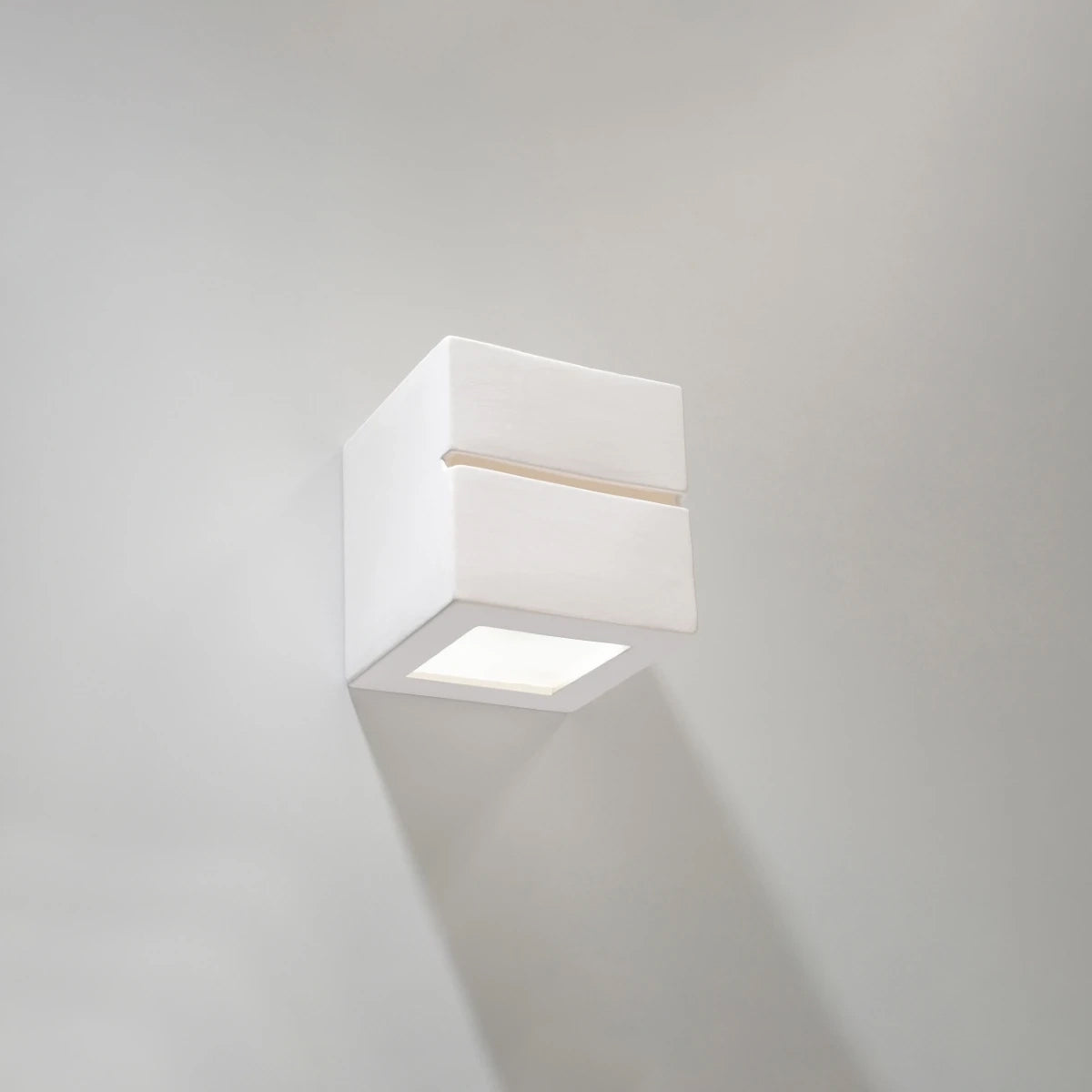 Ceramic Wall Light With Leo Line Glass Lamp - Cafe Au Lait