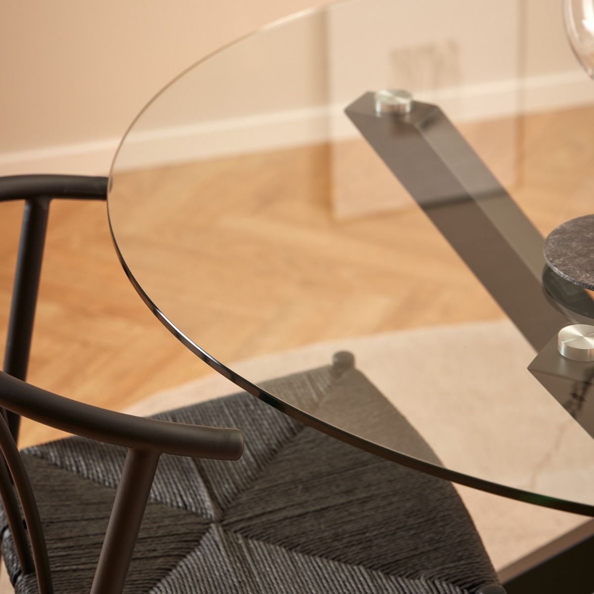 Glass Dining Table for 4 People 119cm Round - Heaven