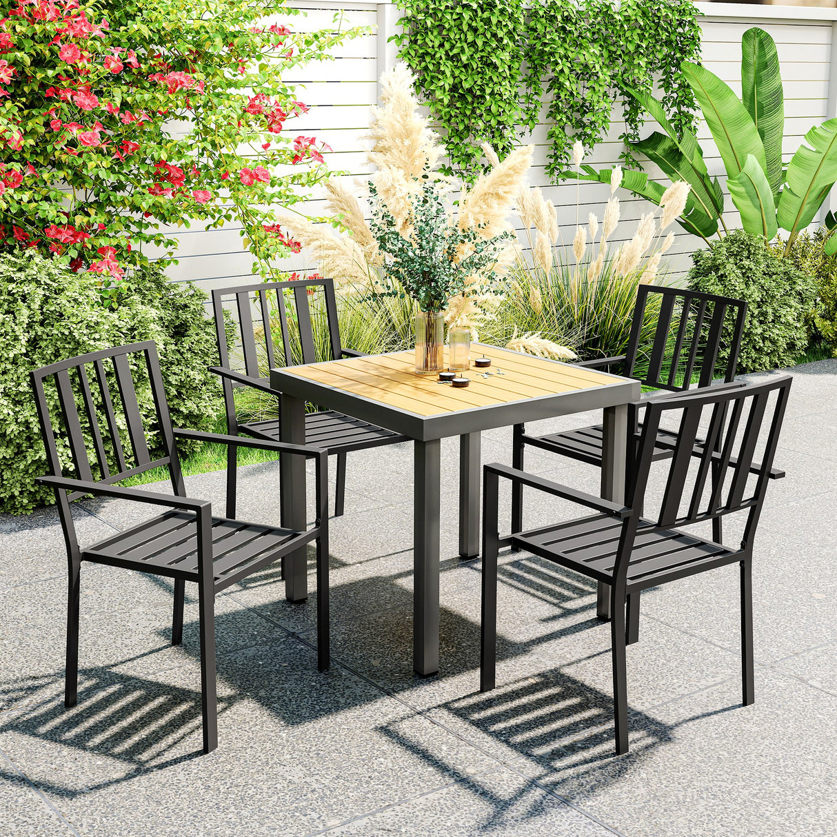 Metal Minimal Garden Chairs in Set of 4 - Velmora