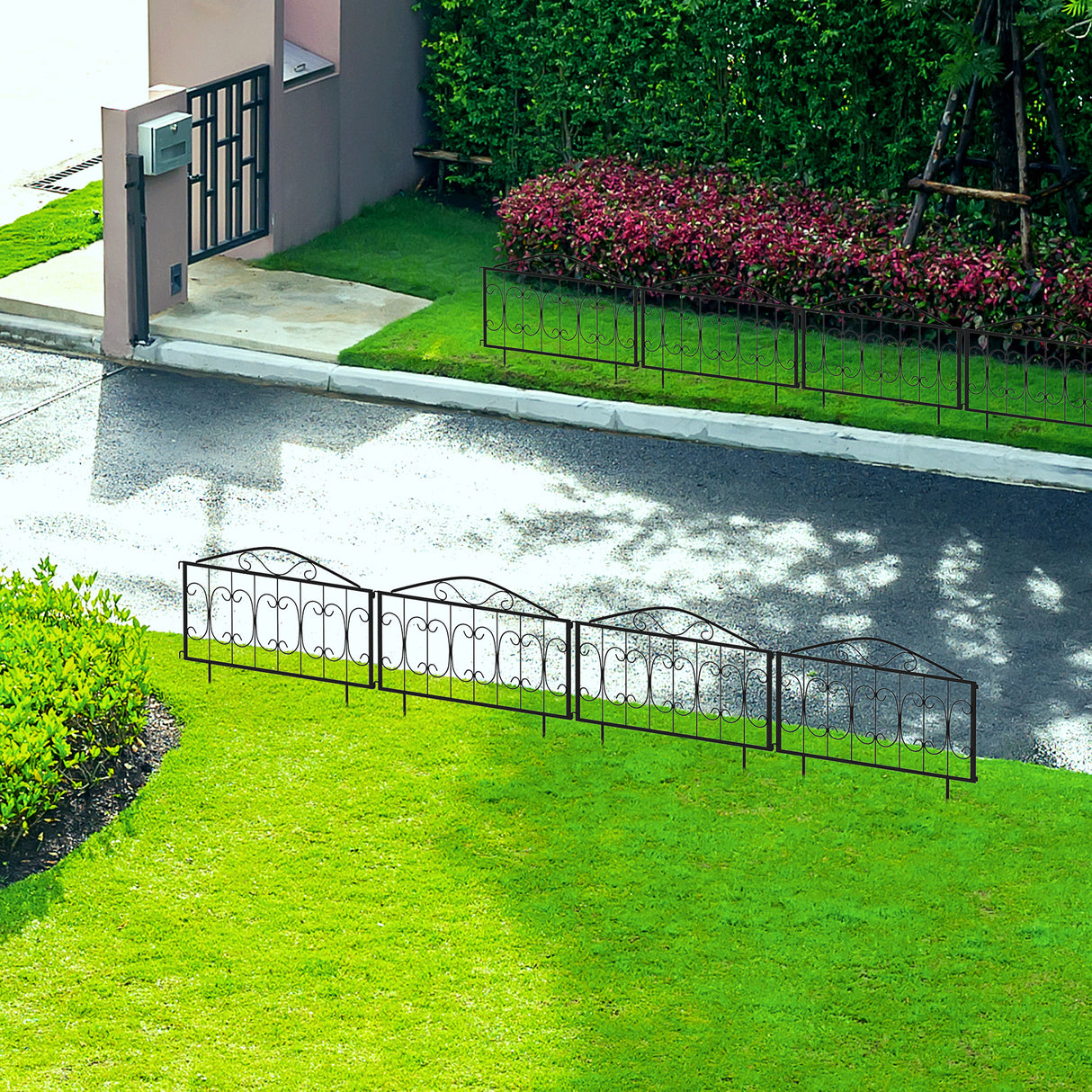 Metal Picket Garden Fence Panels 448cm Wide in Set Of 8 - Velmora