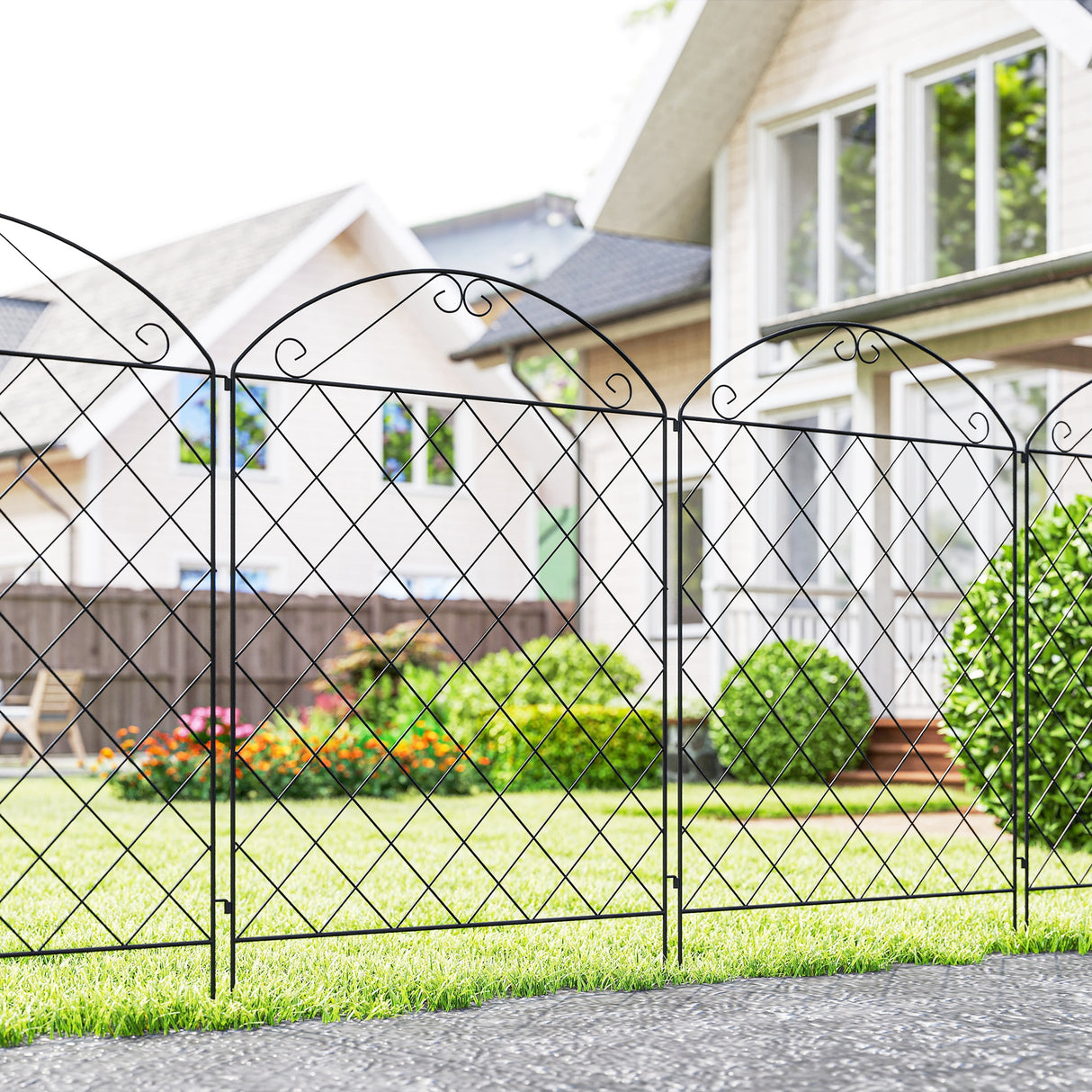 Metal Wire Picket Garden Fence Panels 348cm Wide in Set Of 4 - Velmora