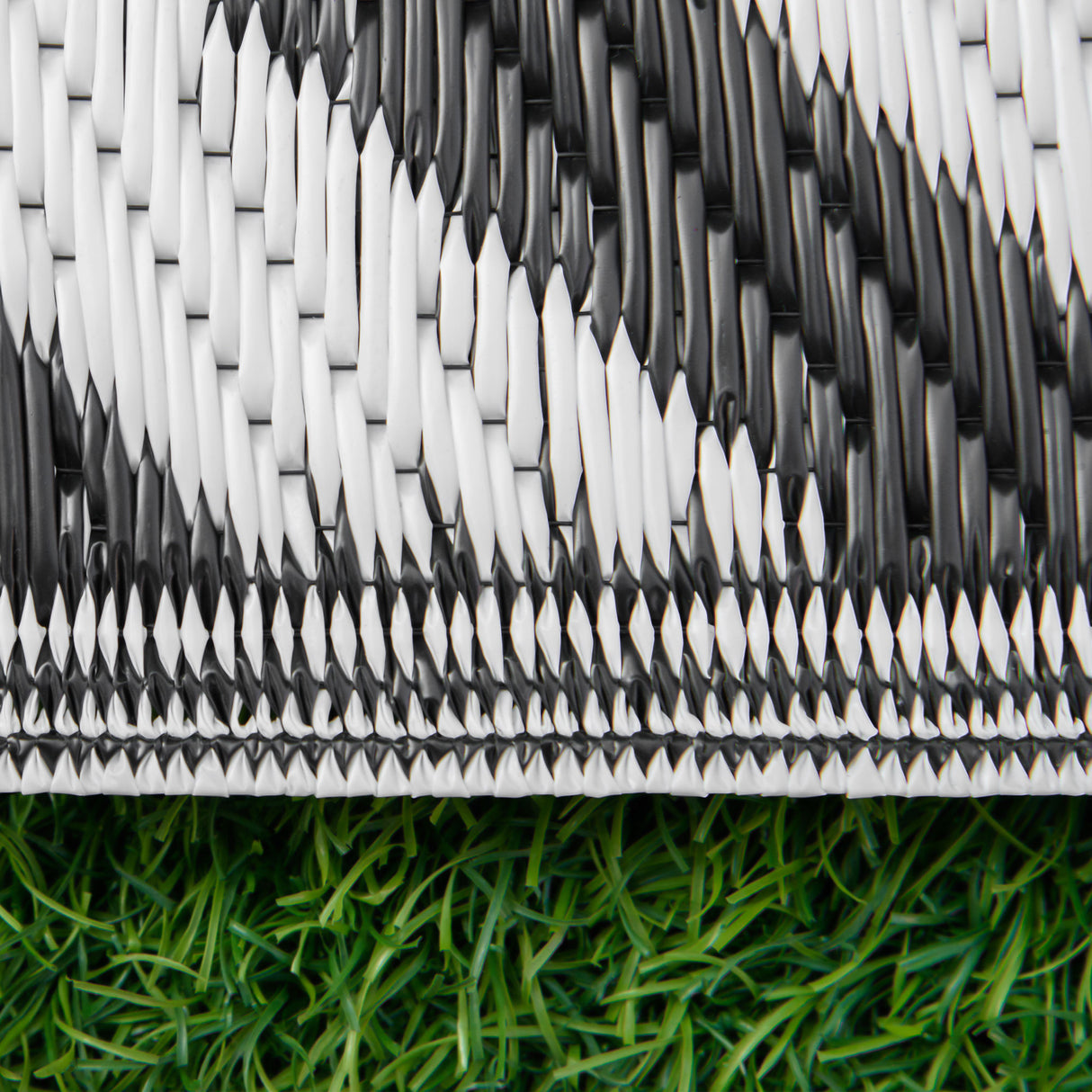 Polypropylene Outdoor Reversible Plastic Straw Rug 182cm Wide - Velmora