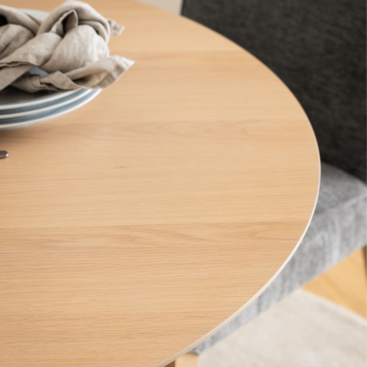 Wooden Dining Table for 4 People Round - Duncan