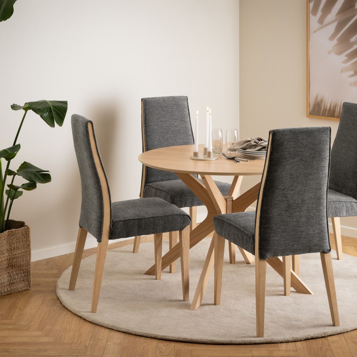 Wooden Dining Table for 4 People Round - Duncan