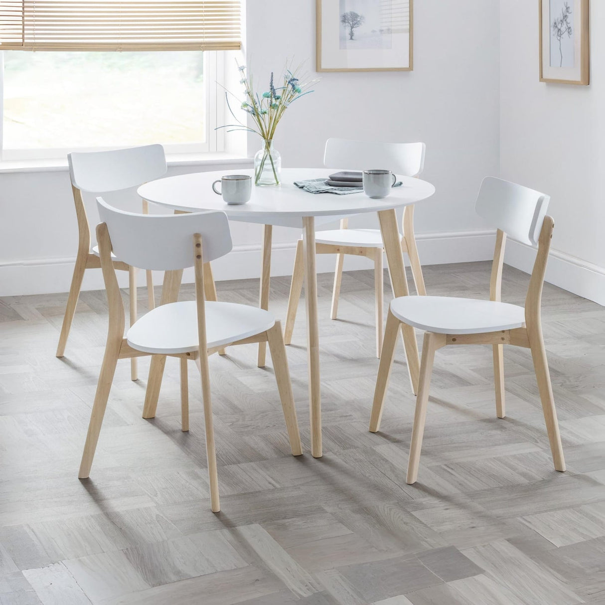 Wooden Dining Table for 4 People Round - Casa