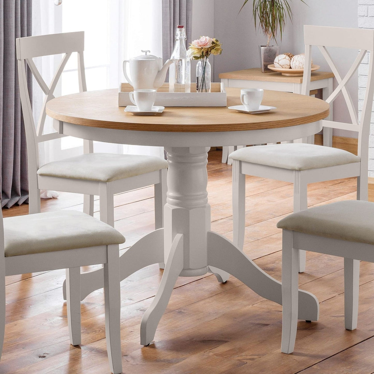 Wooden Dining Table for 4 People Round - Davenport