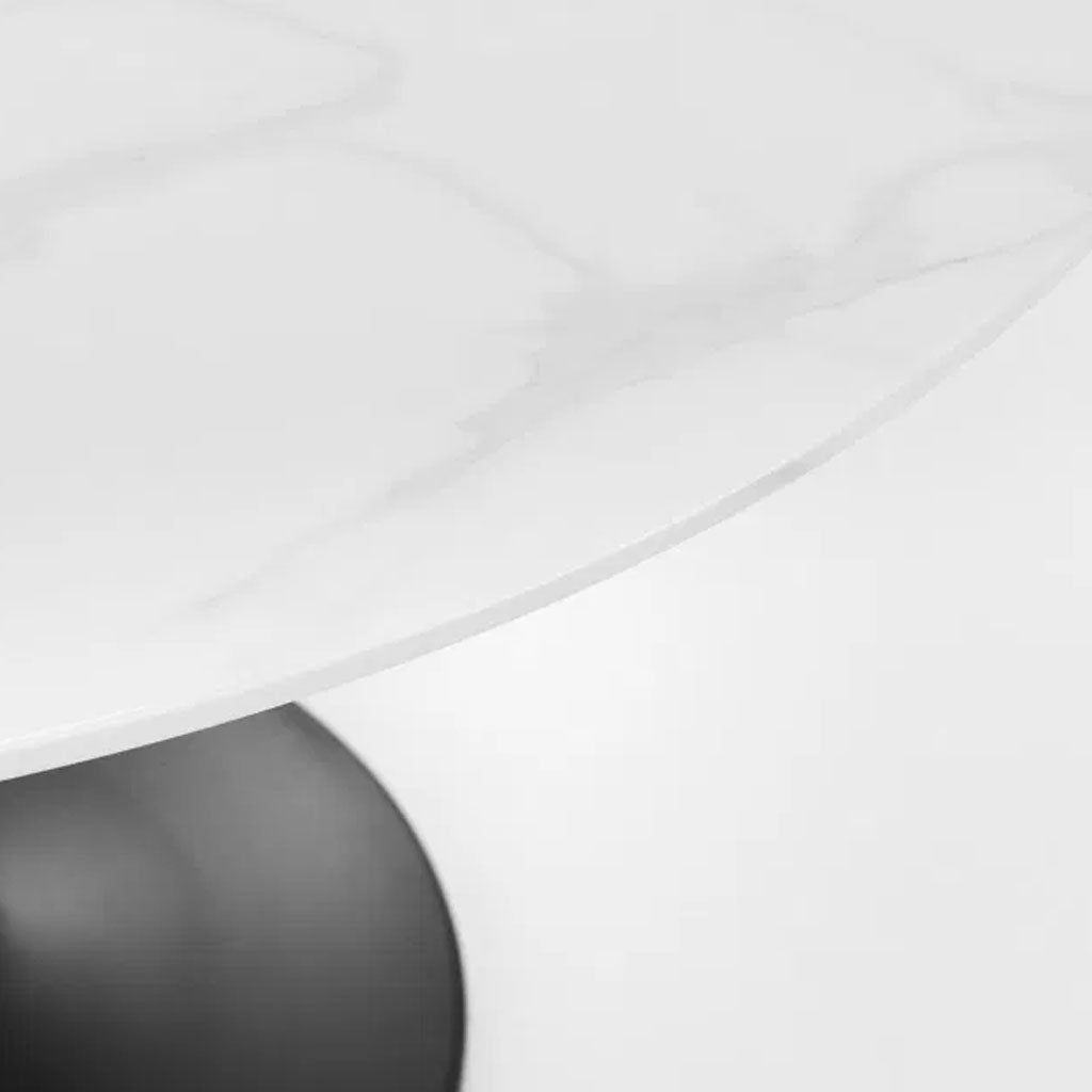 Wooden Dining Table for 4 People Round - Hockley