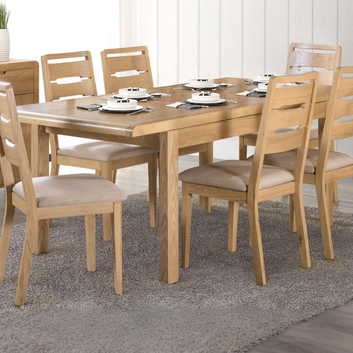 Wooden Extending Dining Table for 4 to 6 People - Curve