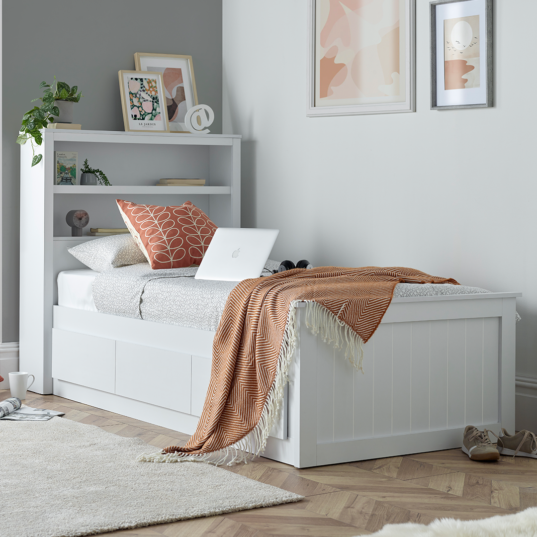 Wooden Storage Single Bed With 3 Pull-Out Drawers - Enzo