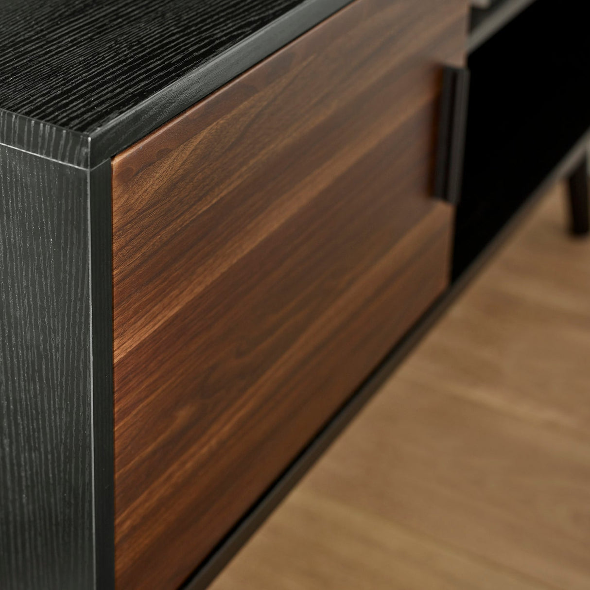Wooden TV Stand With 1 Door - Trent