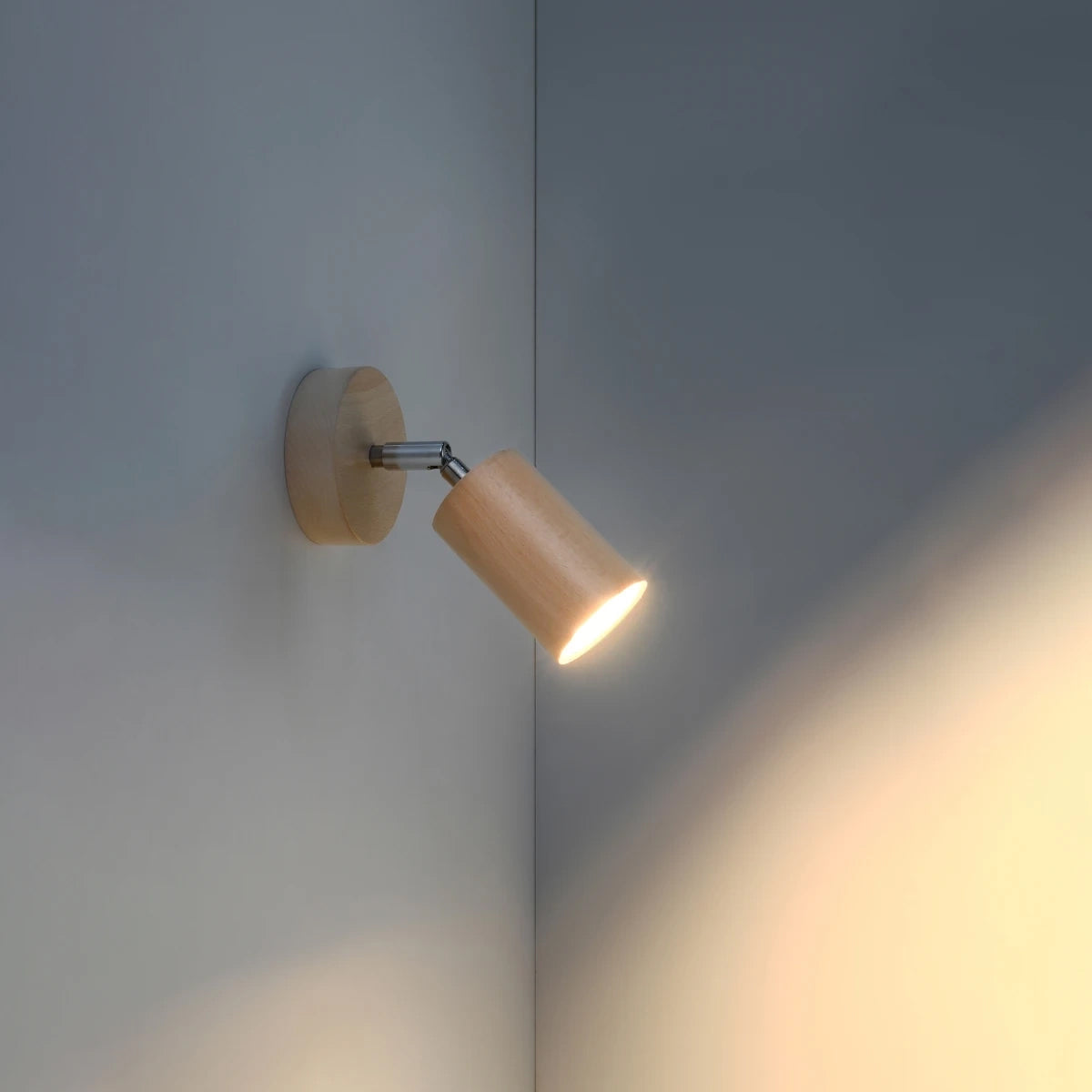 Wooden Wall Light With Berg Lamp - Peach Puff