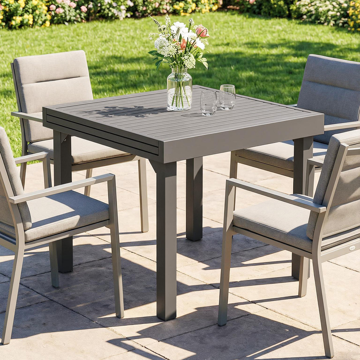 Aluminium Outdoor Garden Extending Dining Table for 4 to 8 People - Velmora