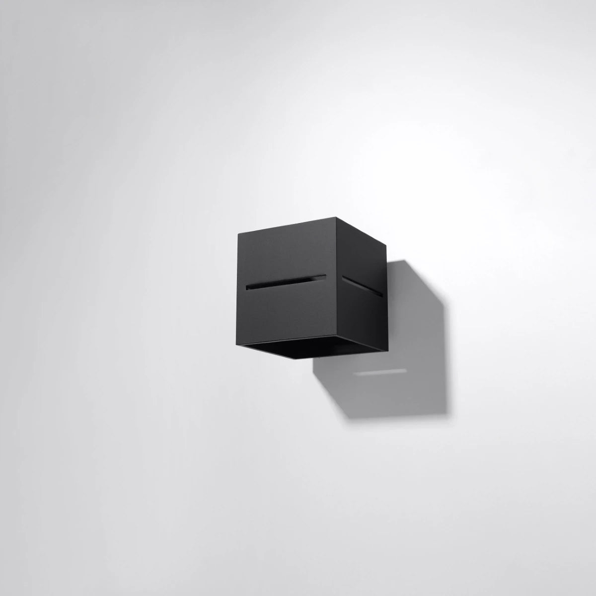 Aluminium Wall Light With Lobo Lamp - Deep Space
