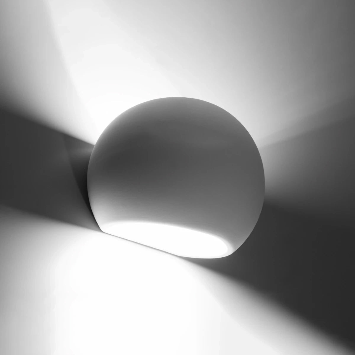 Ceramic Wall Light With Globe Lamp - Cafe Au Lait