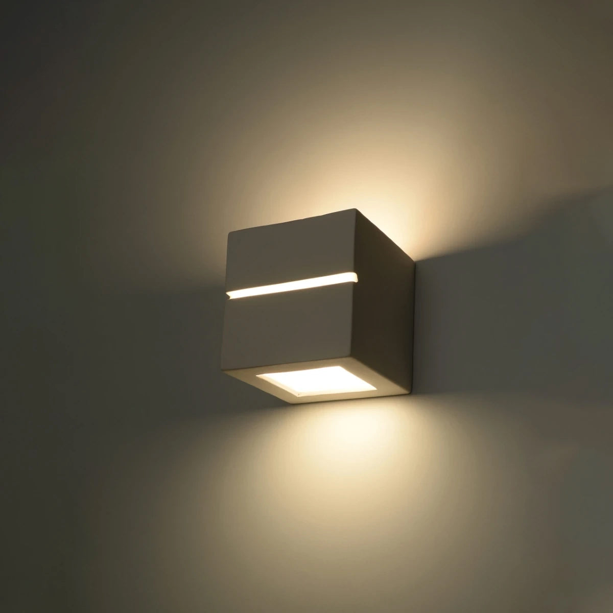 Ceramic Wall Light With Leo Line Glass Lamp - Cafe Au Lait