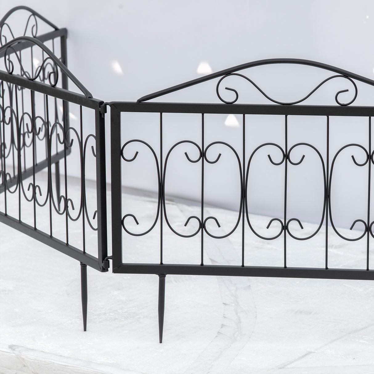 Metal Flower Bed Border Edging Garden Fence Panels 224cm in Set Of 4 - Velmora