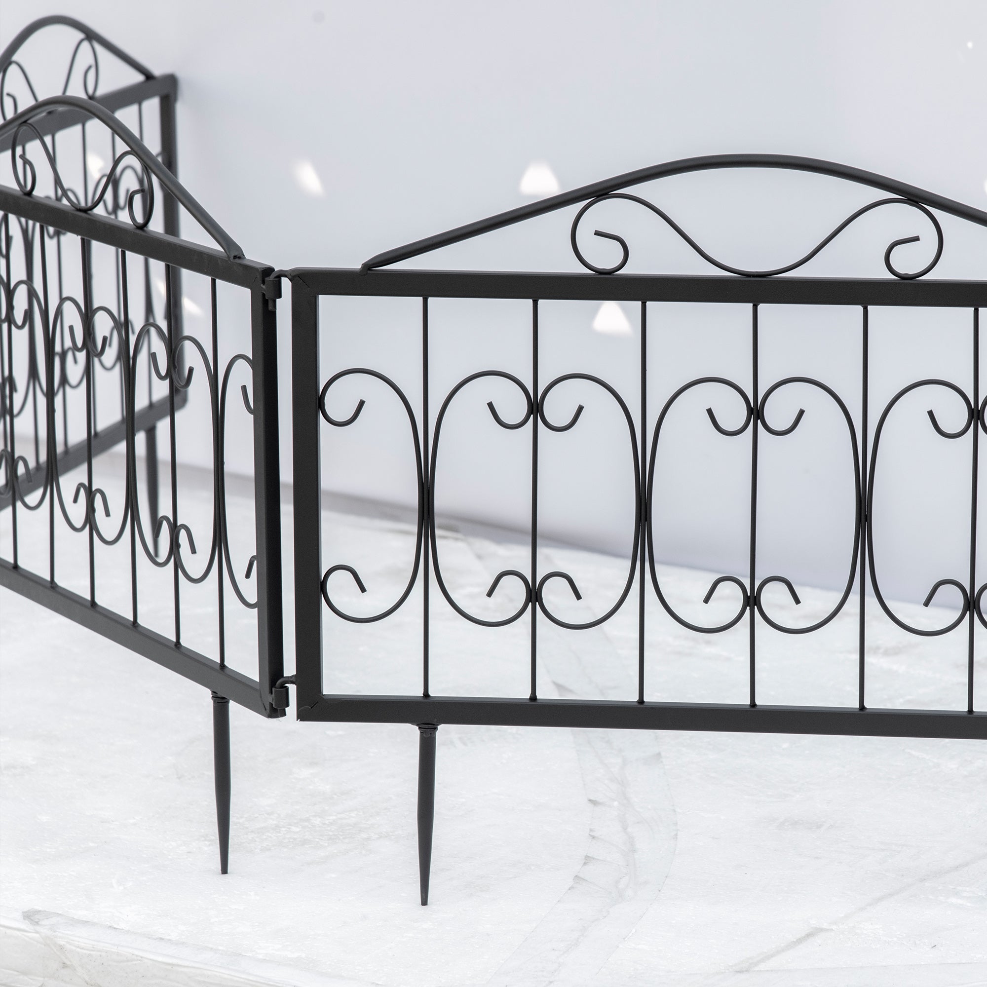 Metal Flower Bed Border Edging Garden Fence Panels 224cm in Set Of 4 - Velmora