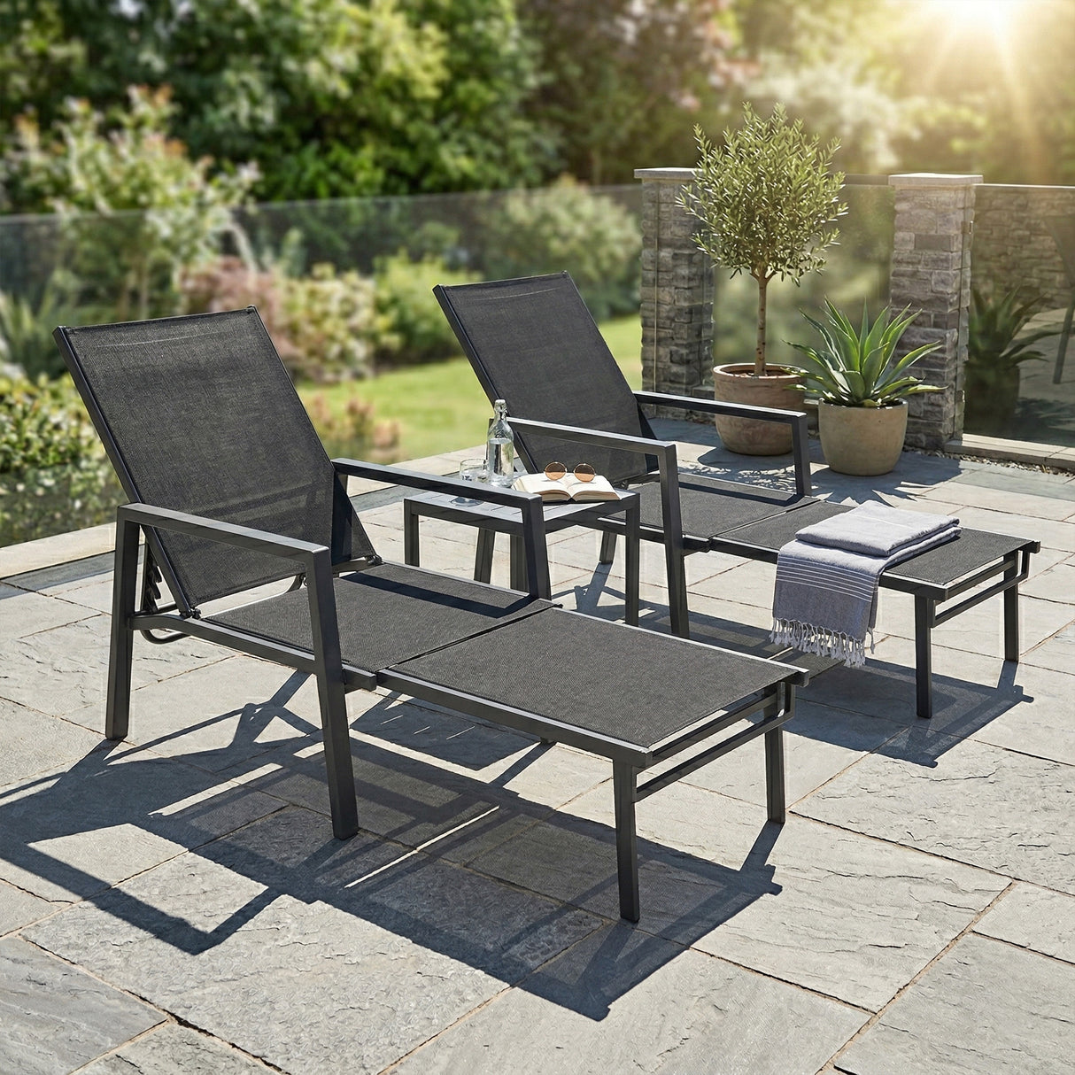 Metal Garden Sun Lounger With Retractable Footrest in Set of 2 - Velmora