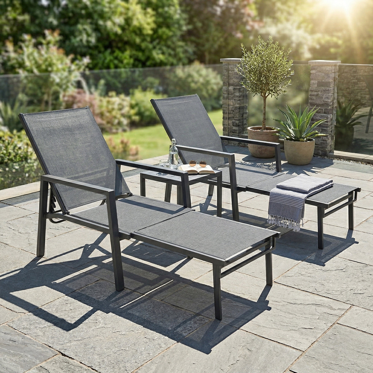 Metal Garden Sun Lounger With Retractable Footrest in Set of 2 - Velmora