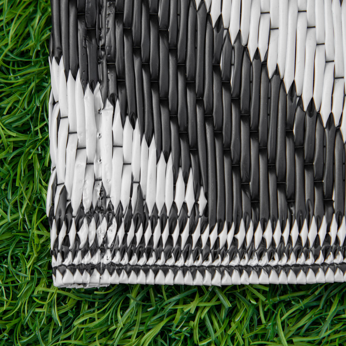 Polypropylene Outdoor Reversible Plastic Straw Rug 243cm Wide - Velmora