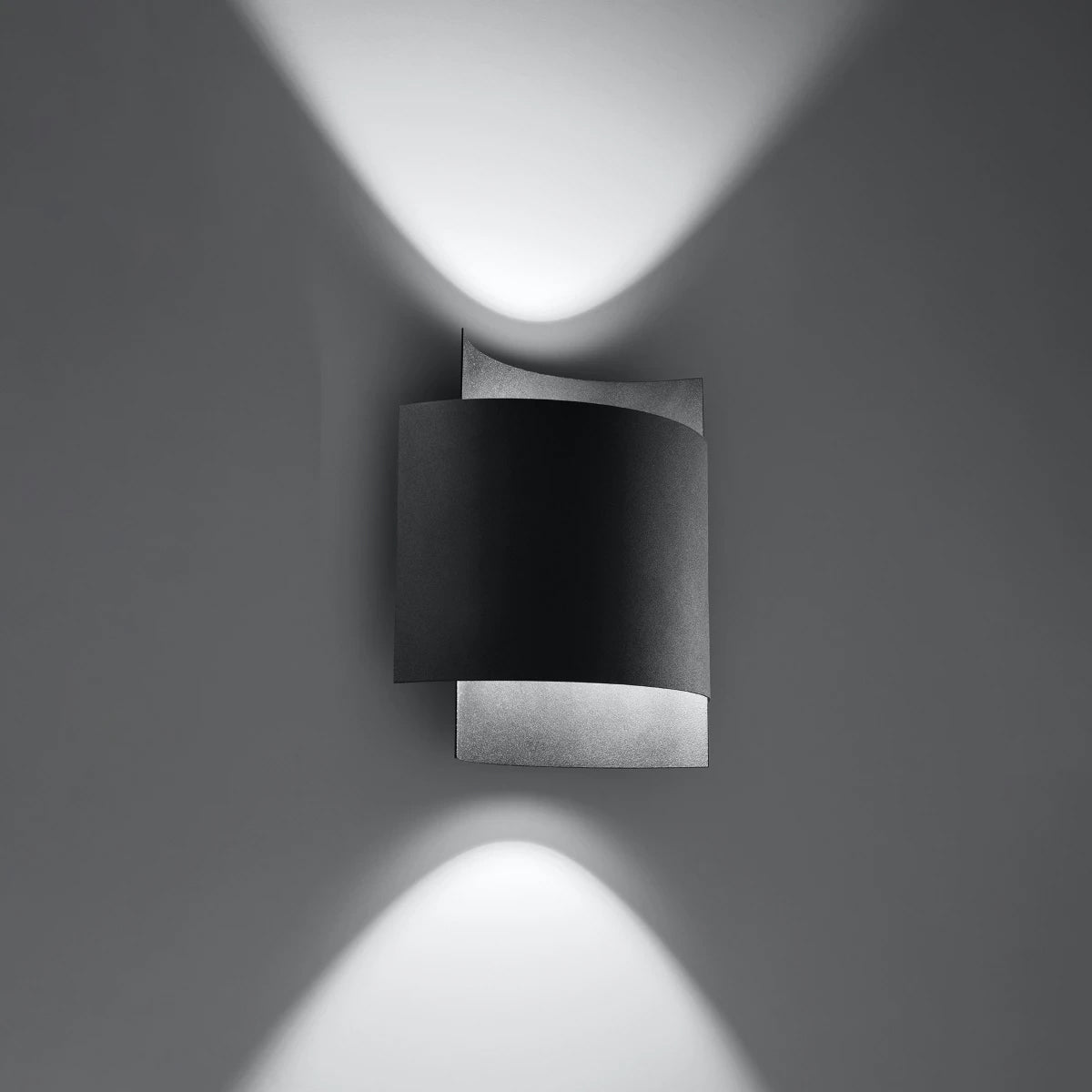 Steel Wall Light With Impact Lamp - Blue Sapphire