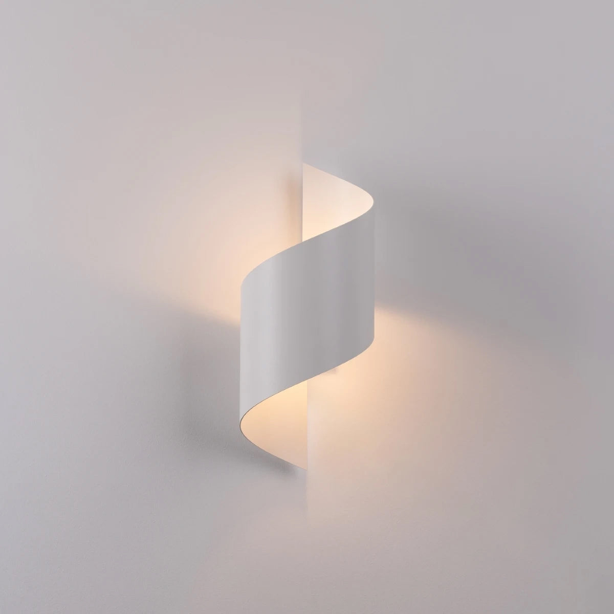 Steel Wall Light With Talassa Lamp - Blue Sapphire