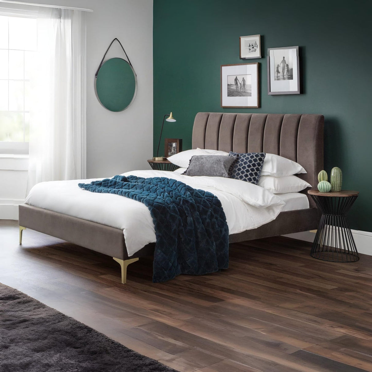 Velvet Double Bed With Gold Metal Feet - Deco