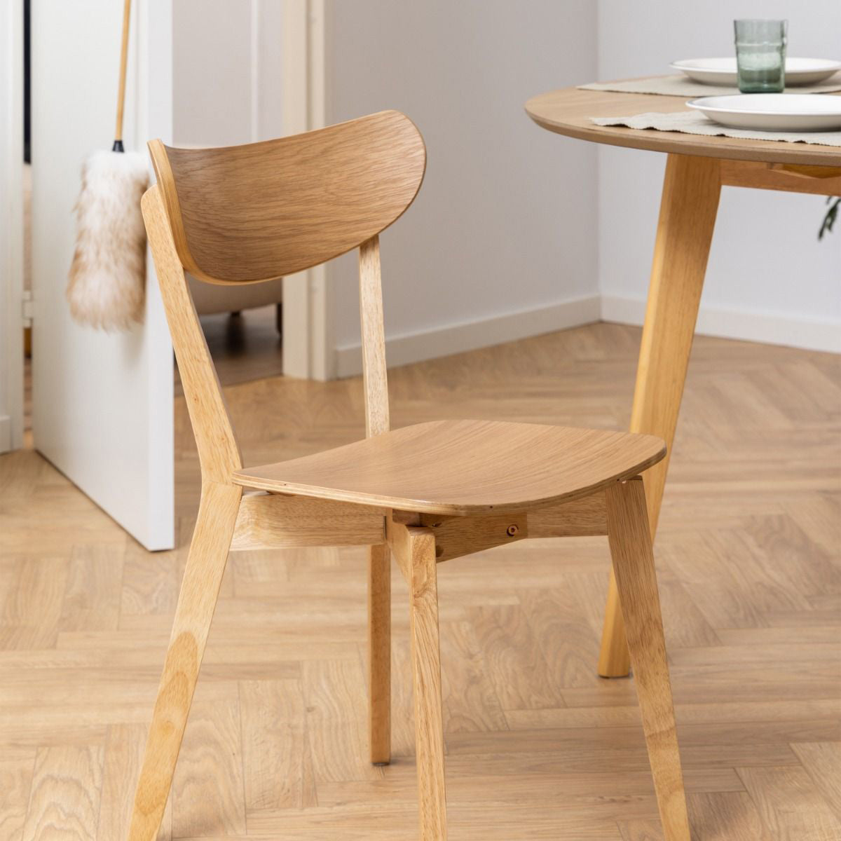 Wooden Dining Table 105cm Wide Round With 4 Roxby Dining Chairs - Roxby