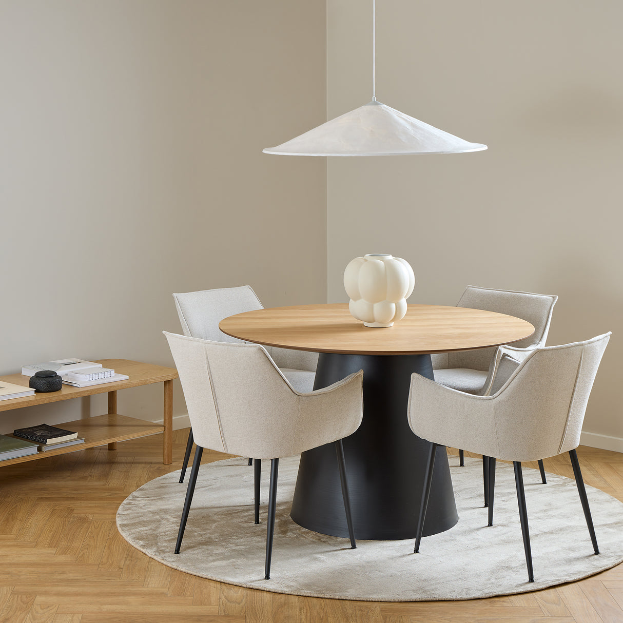 Wooden Dining Table for 4 People Round With Oak Top - Soli