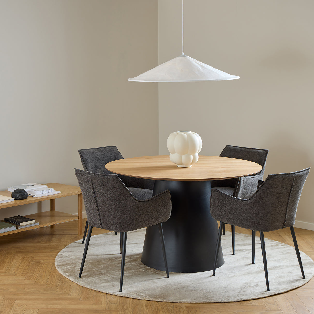 Wooden Dining Table for 4 People Round With Oak Top - Soli