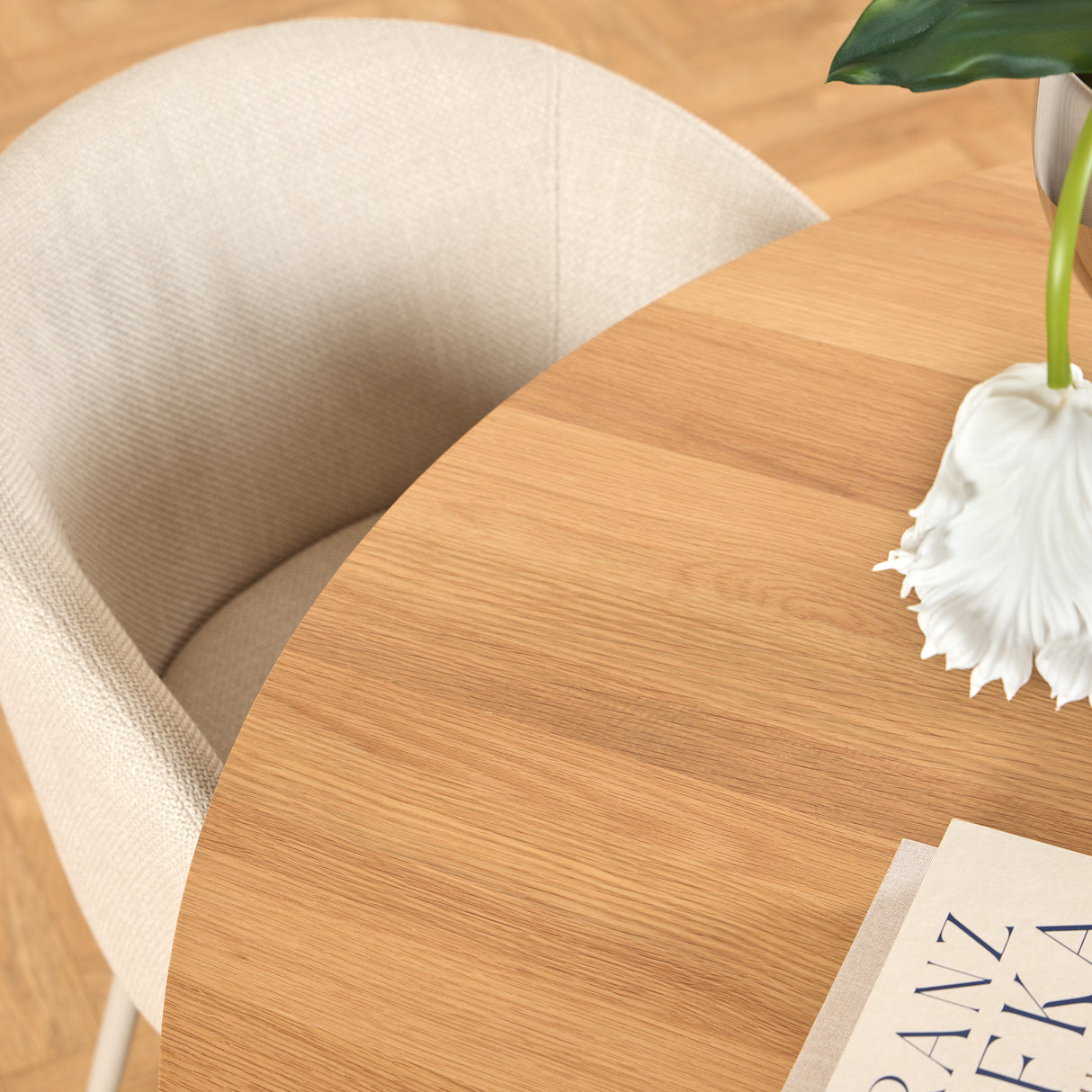 Wooden Dining Table for 4 People Round With Oak Top - Soli