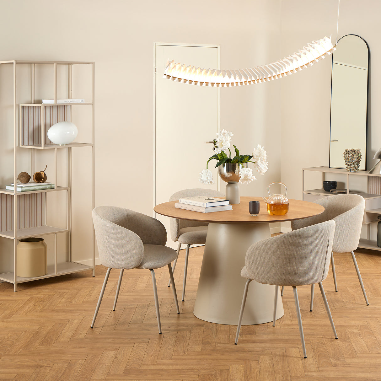 Wooden Dining Table for 4 People Round With Oak Top - Soli