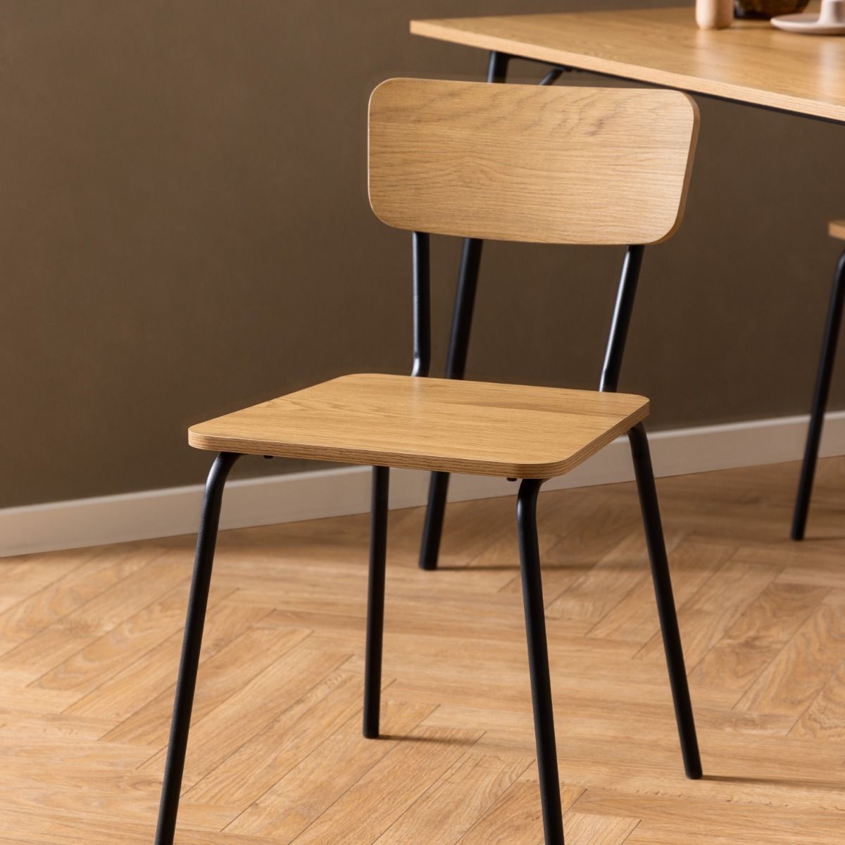 Wooden Dining Table With 4 Peru Oak Dining Chairs - Peru