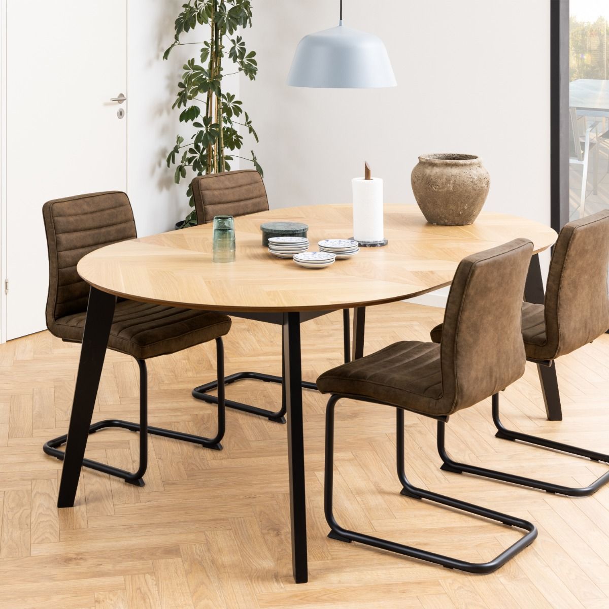 Wooden Dining Table for 4 to 6 People Round - Georgetown