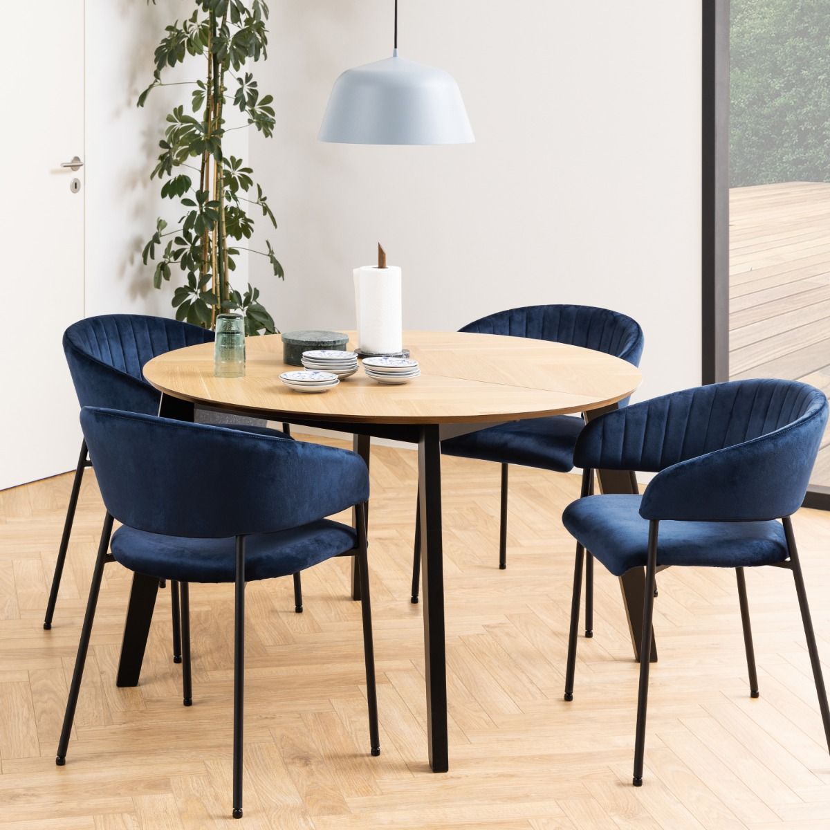 Wooden Dining Table for 4 to 6 People Round - Georgetown