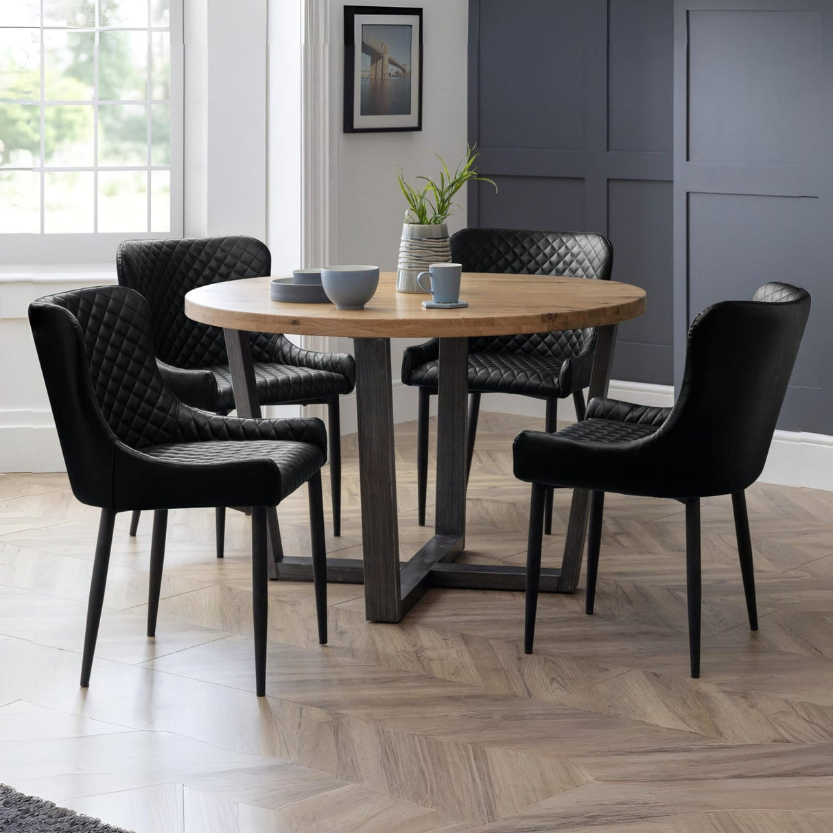 Wooden Dining Table for 4 People Round - Brooklyn