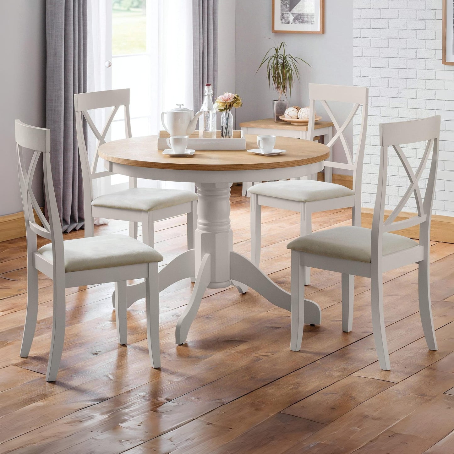Wooden Dining Table for 4 People Round - Davenport
