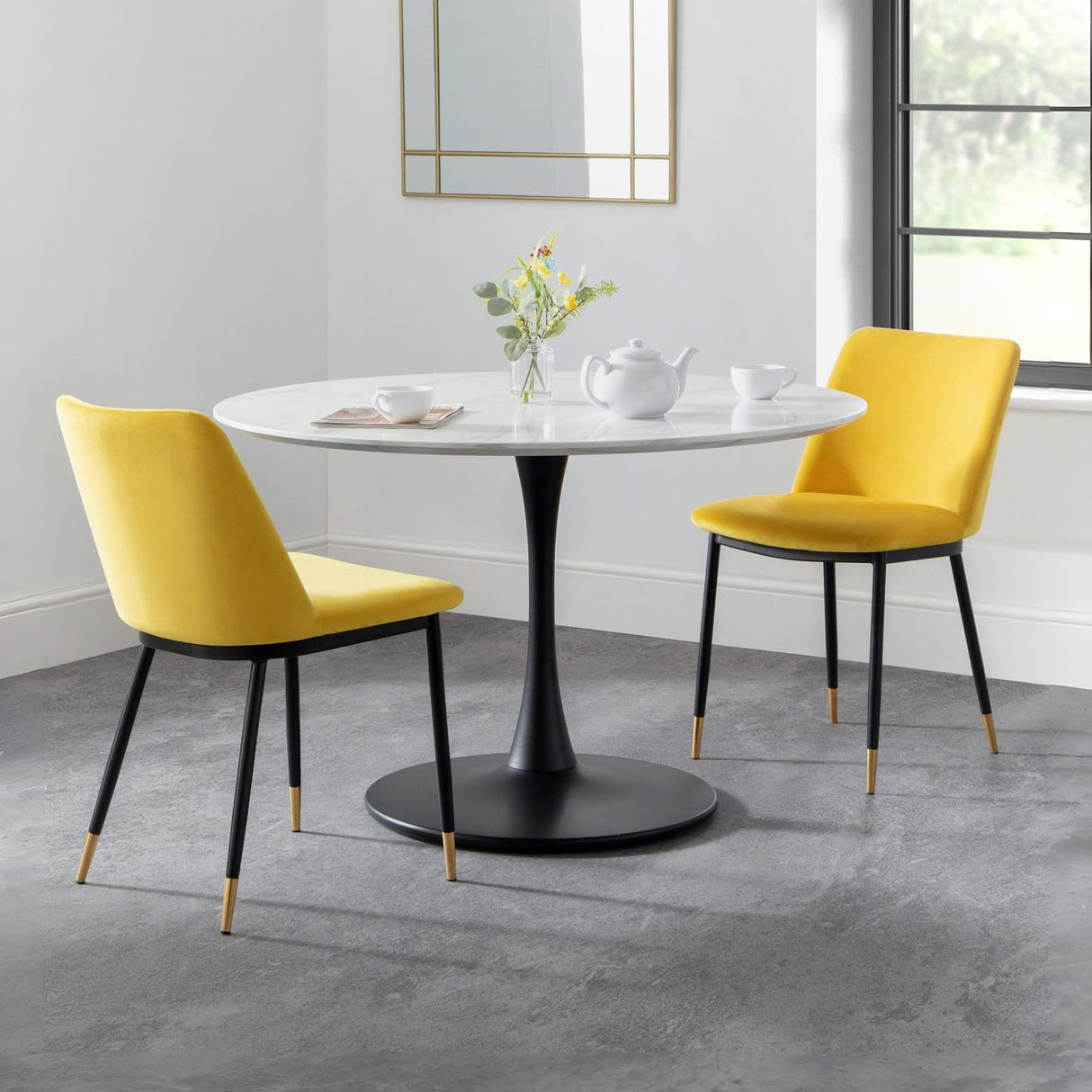 Wooden Dining Table for 4 People Round - Hockley