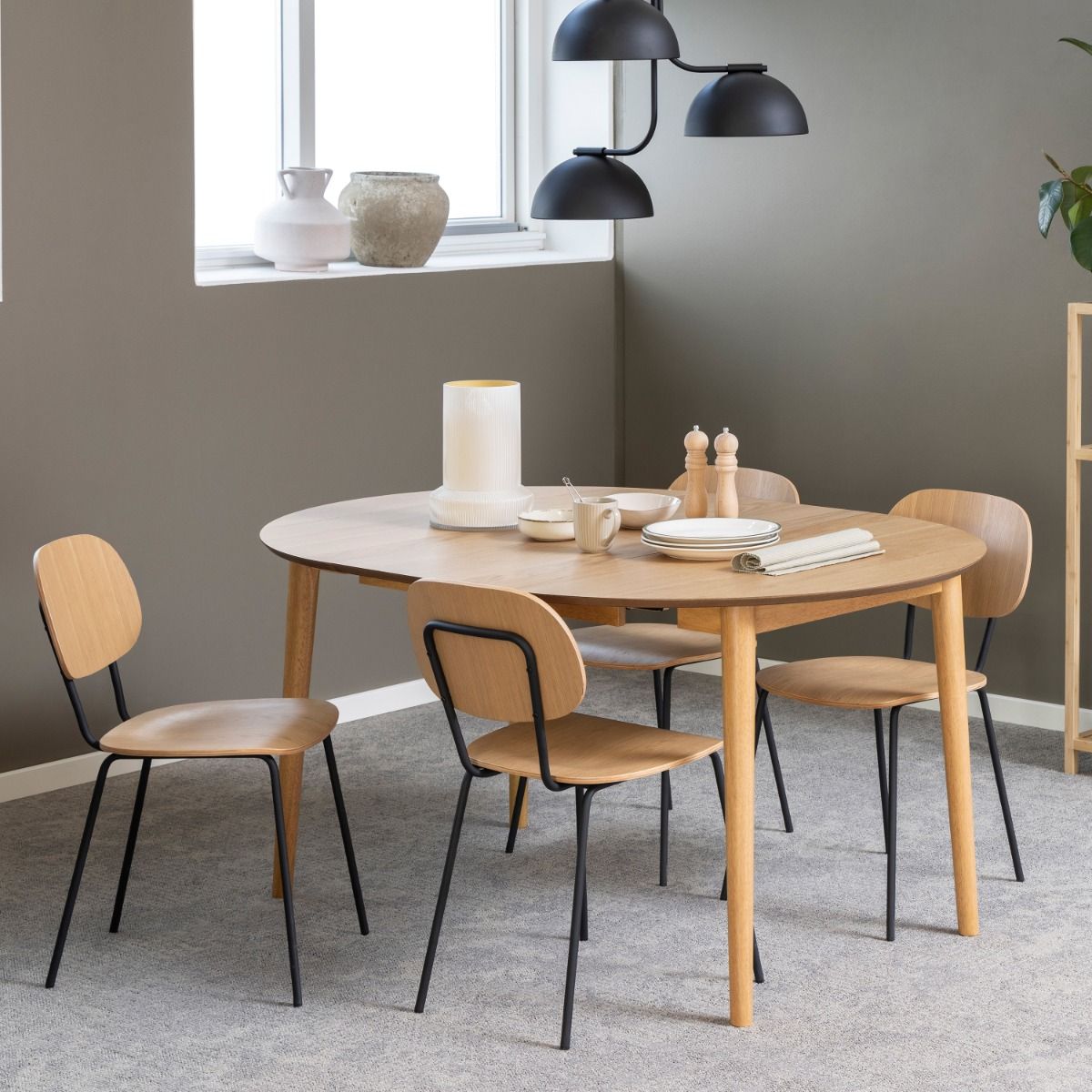 Wooden Dining Table for 4 to 6 People People Round Extending - Montreux