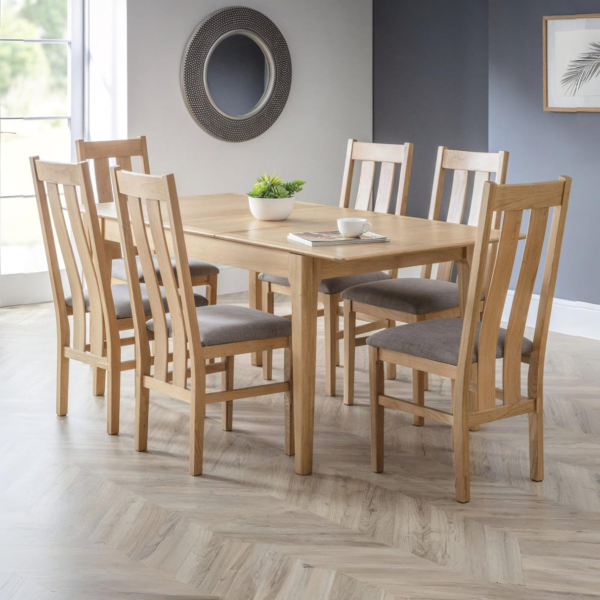 Wooden Extending Dining Table for 4 to 6 People - Cotswold