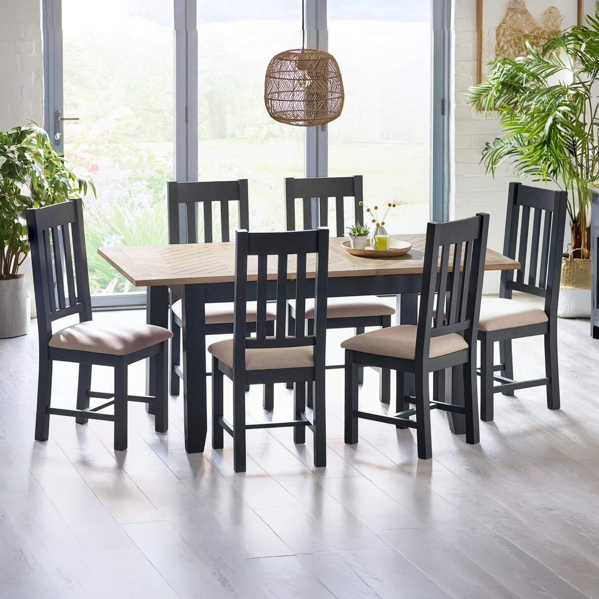 Wooden Extending Dining Table for 4 to 6 People Rectangular - Bordeaux
