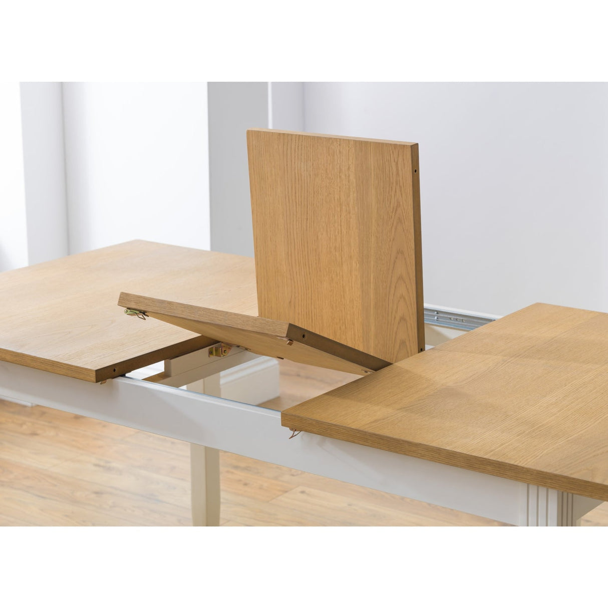 Wooden Extending Dining Table for 4 to 6 People Rectangular - Davenport