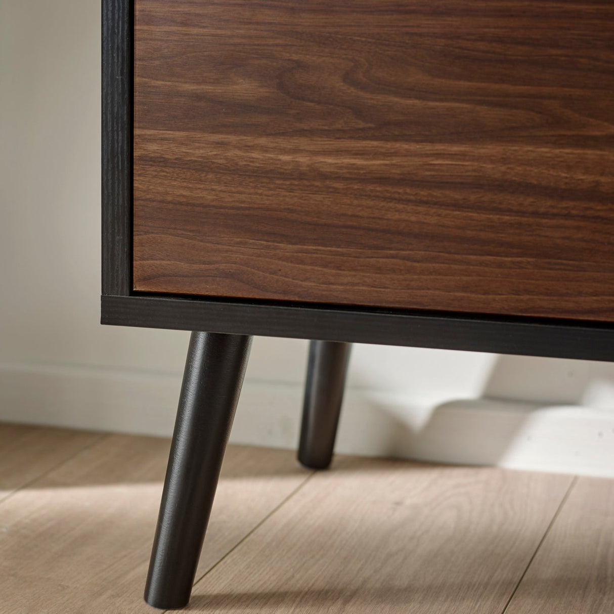 Wooden TV Stand With 1 Door - Trent